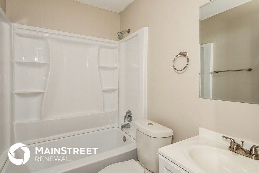 Building Photo - 598 Oakside Dr SW