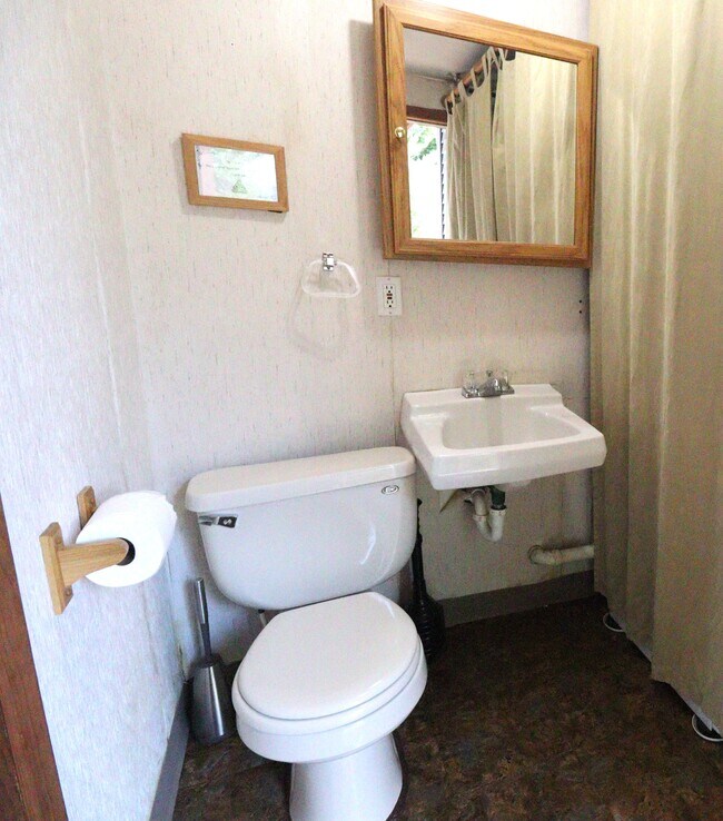 Building Photo - 270 Connetquot Rd