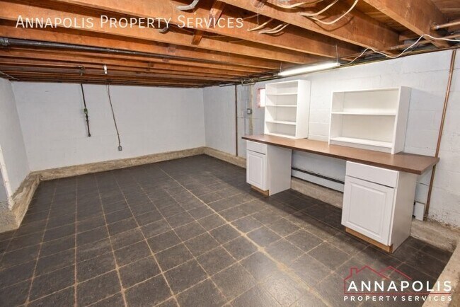 Building Photo - 1204 Breitwert Ave