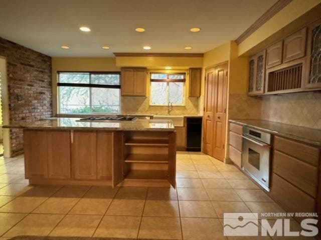 Building Photo - 2125 Lakeside Dr