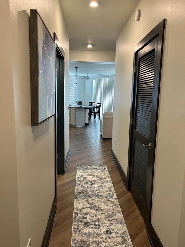 Building Photo - 401 W Trade St