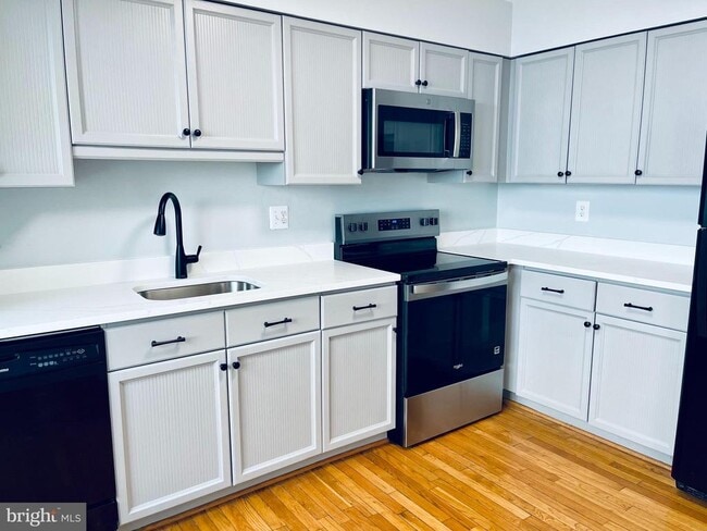 Building Photo - 32 Fendall Ave