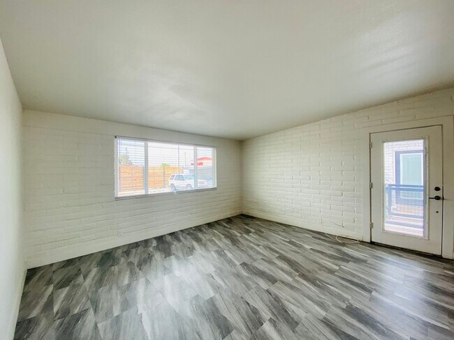 Building Photo - 1/2 OFF Move In Special! Modern living in this completely remodeled 3 Bed/2Bath - Community Pool ...