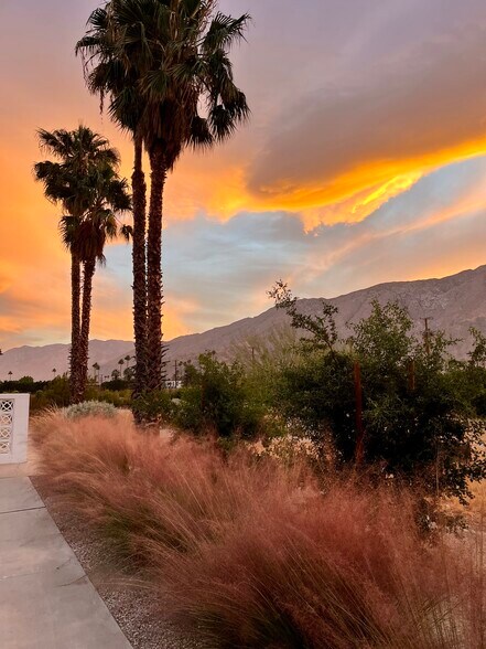 Building Photo - 277 East Racquet Club Road