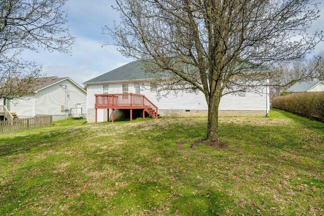 Building Photo - 3 Bedroom 2 Bathroom Home w/ Garage on One Level