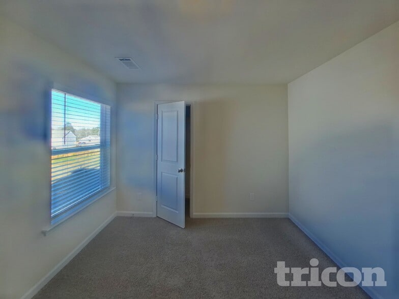 Building Photo - 118 Avondale Blvd SE