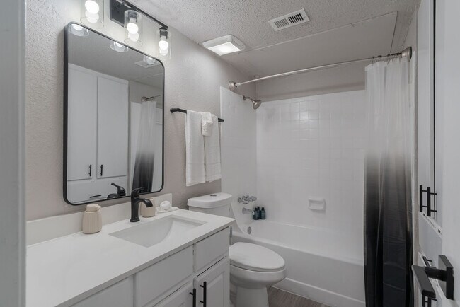 Building Photo - 2529 Thomason Cir