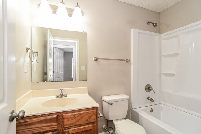 Building Photo - 1715 Harte Cir