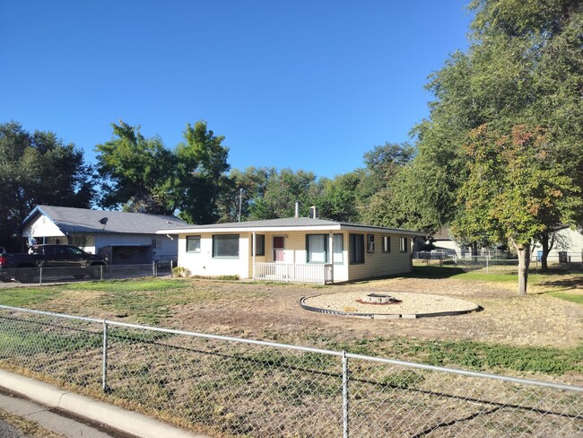 Building Photo - 475 N 15th E