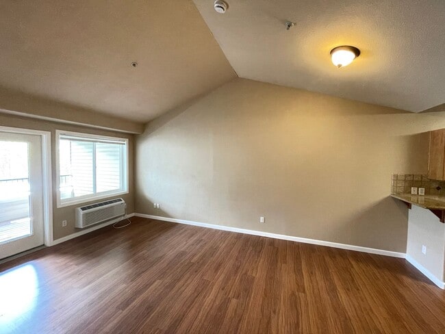 Building Photo - Promenade Condo