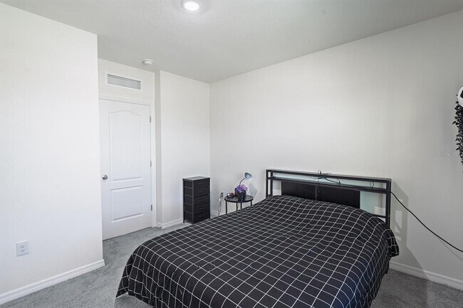 Building Photo - 1456 Isleta Lp