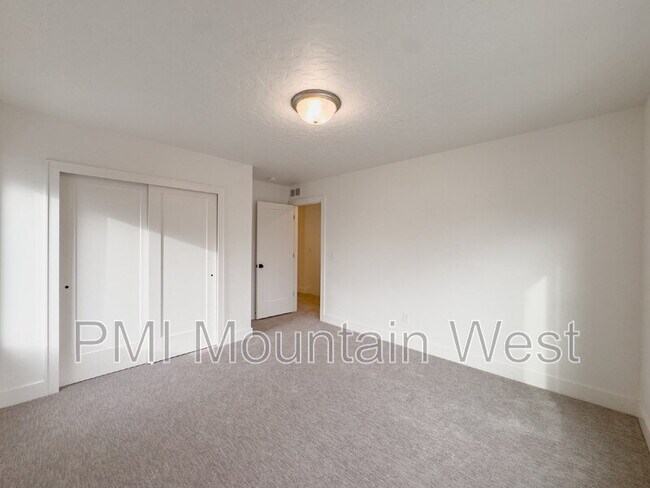 Building Photo - 331 S 680 W