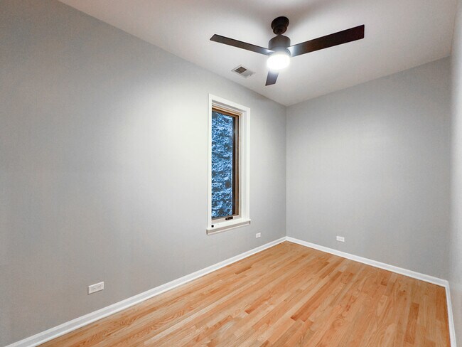 Building Photo - 1426 N Bosworth Ave
