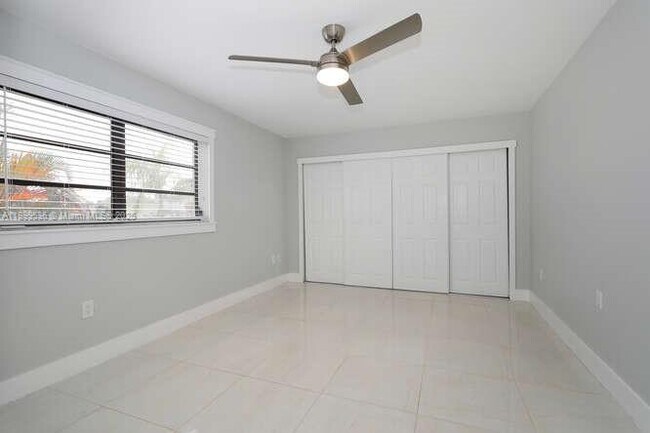 Building Photo - 4732 SW 67th Ave