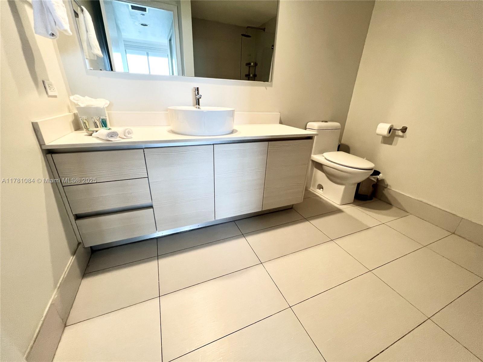 Building Photo - 2600 E Hallandale Beach Blvd