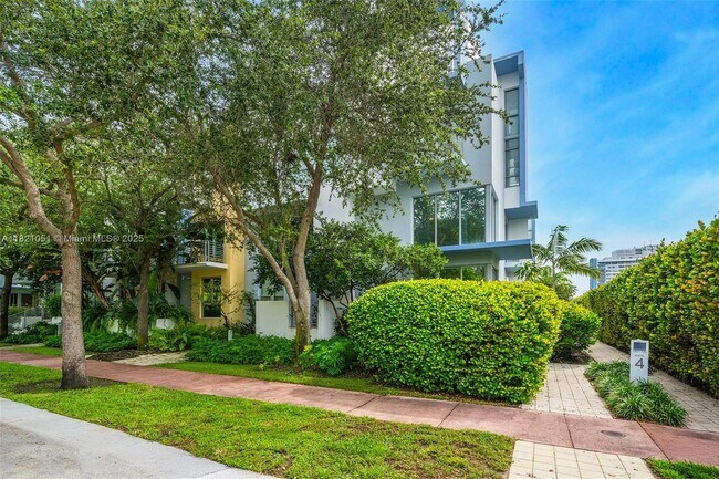 Building Photo - 163 N Shore Dr