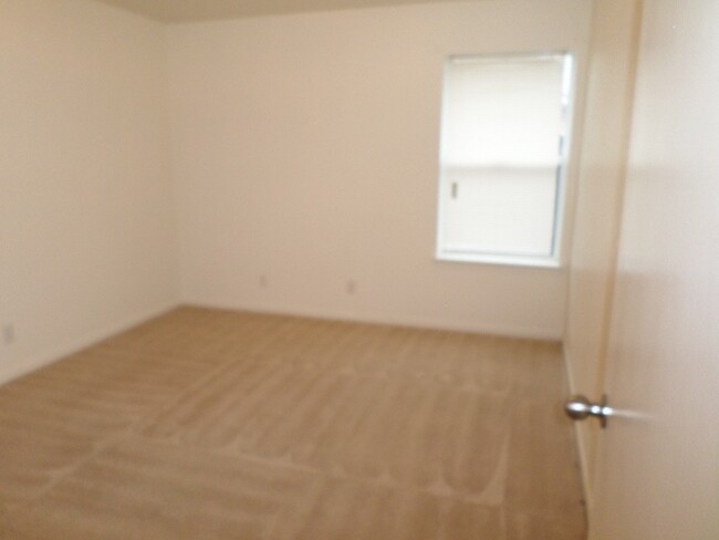 Building Photo - 1310 Chips Dr