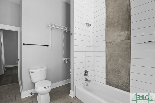 Building Photo - 608 W 37th St
