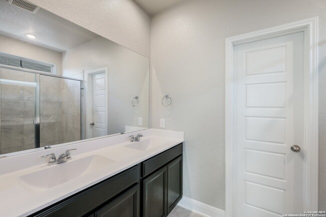 Building Photo - 130 Abbeydell