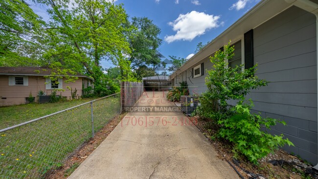 Building Photo - 1706 18th Pl