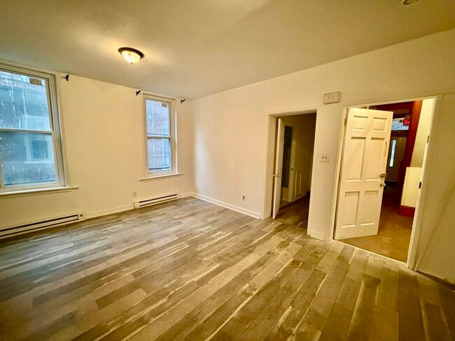 Building Photo - 930 W Main St