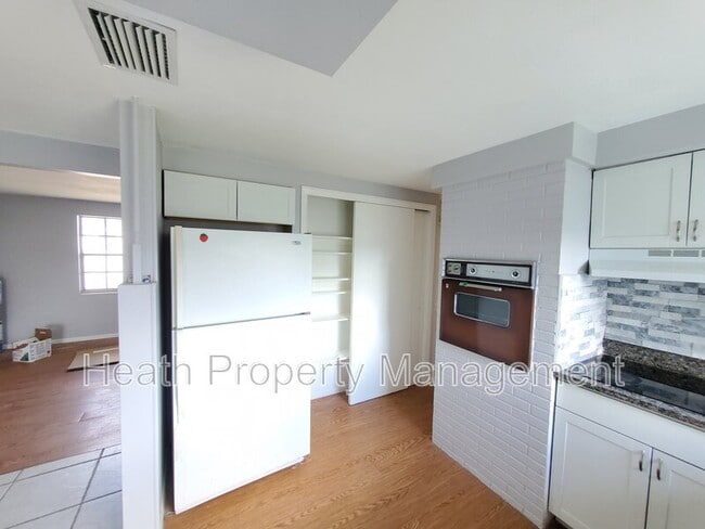 Building Photo - 3330 Rosefield Dr