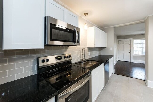 Building Photo - 1BD/1BA Duplex Home with Additional Flex R...