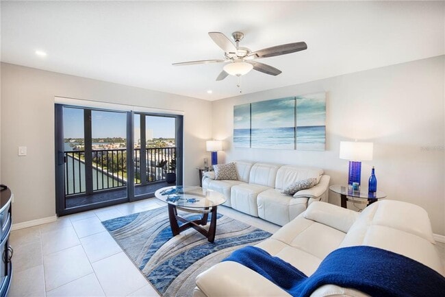 Building Photo - 7300 Sun Island Dr S