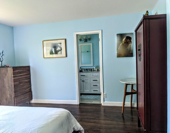 Building Photo - 6532 Gross Ave