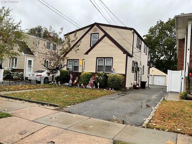 Building Photo - 83 Adams St