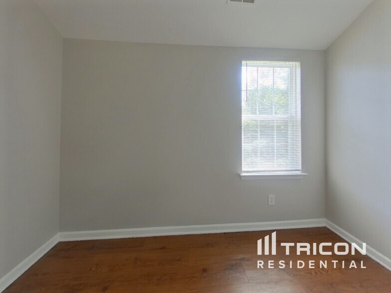 Building Photo - 7233 Hidden Creek Dr