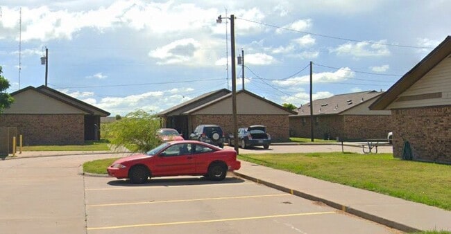 Building Photo - 1304 Vicky St