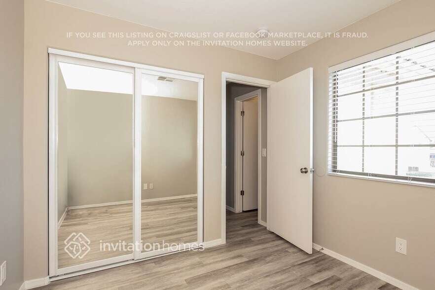 Building Photo - 8806 N 67th Ln