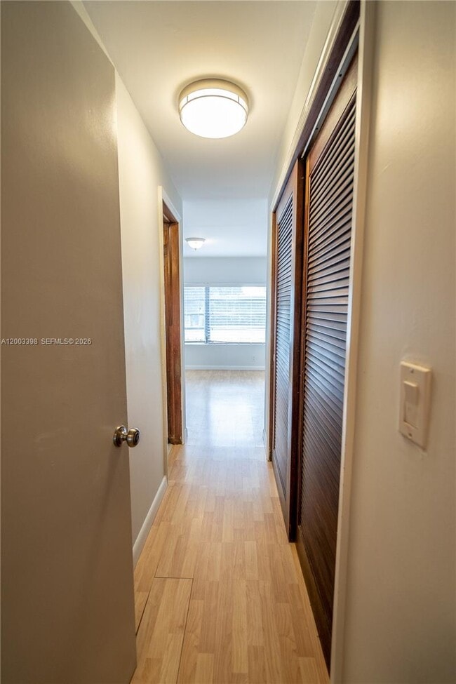 Building Photo - 475 S Shore Dr