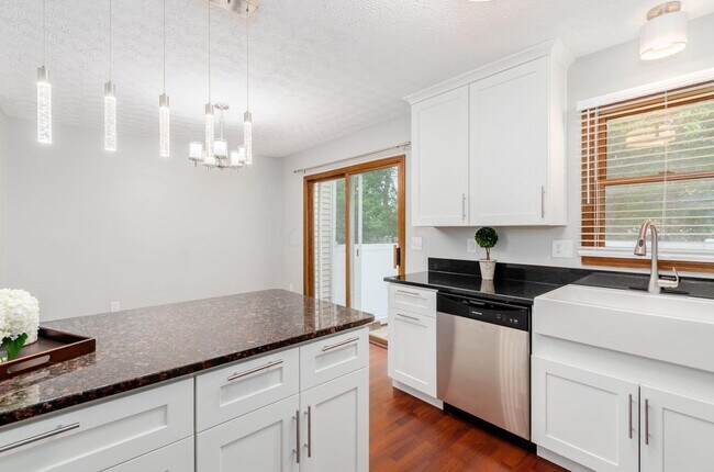 Building Photo - 5841 Elmbridge Ln