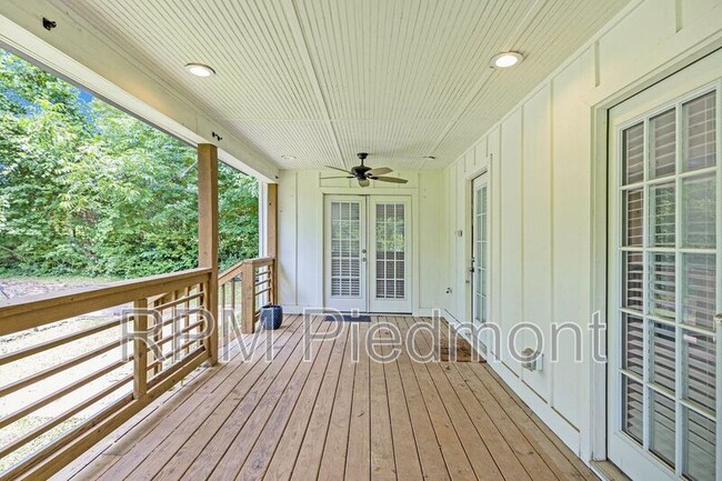 Building Photo - 1355 Westview Dr SW