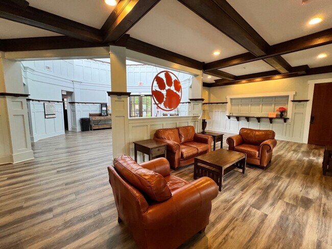 Building Photo - 3 Bedroom Townhome Woodlands of Clemson