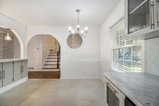 Building Photo - 2570 Northside Dr NW