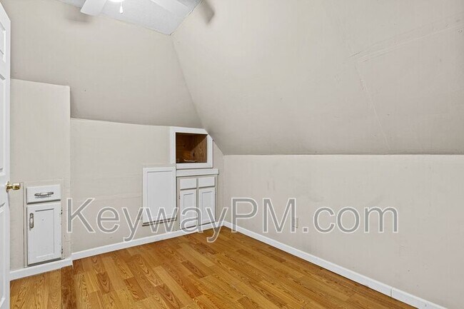 Building Photo - 15 Mulberry Ln