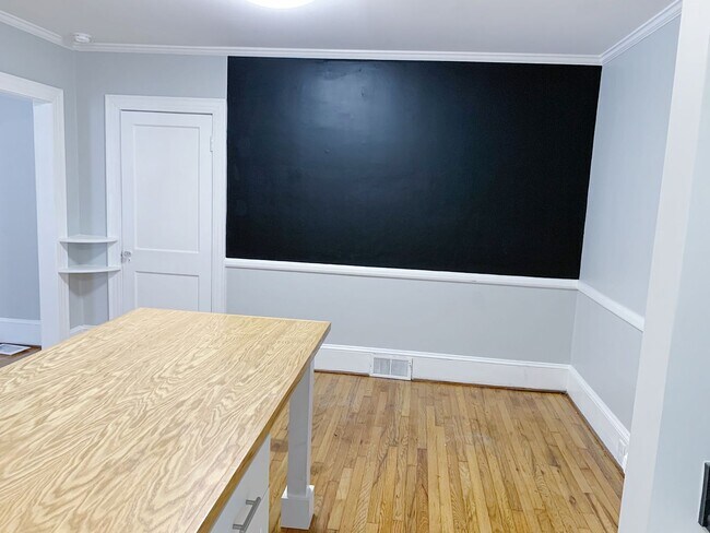 Building Photo - 3 Bed 2 Baths Grid home with fenced backya...