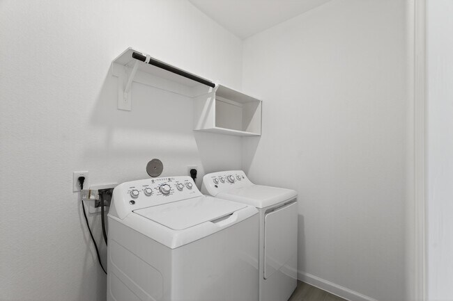 Building Photo - 5634 Amber Brook Ln
