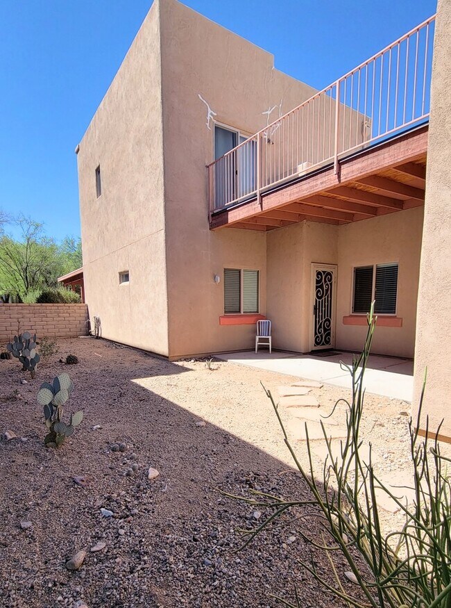 Building Photo - Pet friendly Civano home