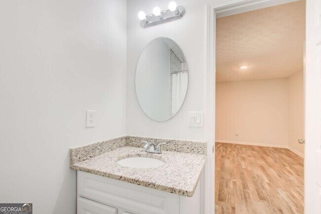 Building Photo - 2470 Stonegate Dr