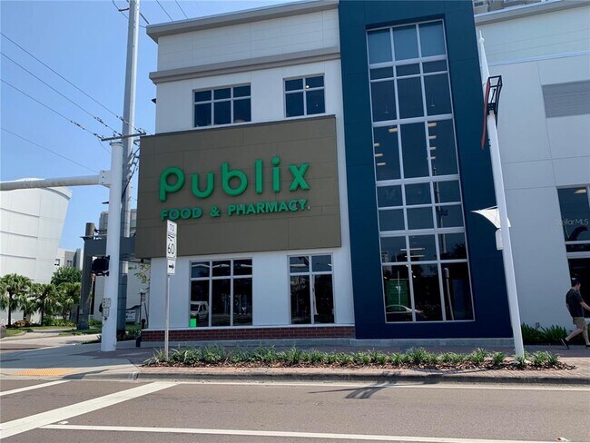 Building Photo - 1120 E Kennedy Blvd