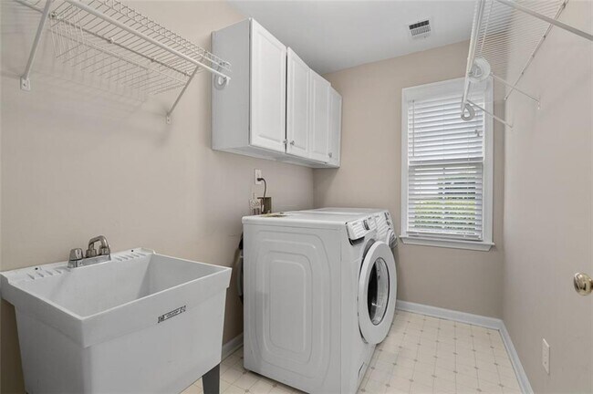 Building Photo - 5407 Oxford Chase Way