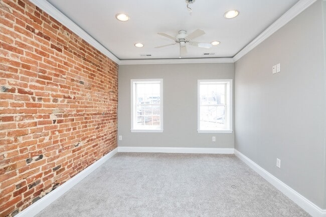 Building Photo - 520 S Bethel St