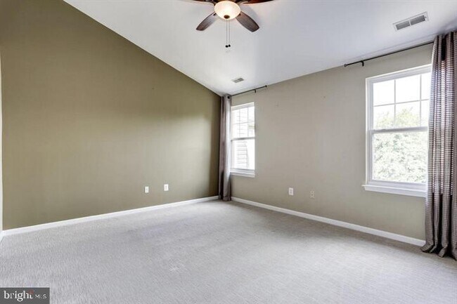 Building Photo - 4 Austringer Ct