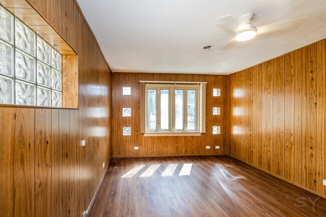 Building Photo - 2334 S 10th Ave