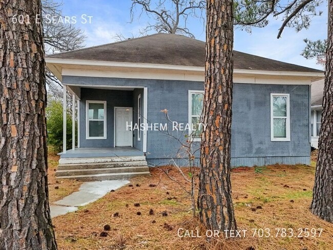 Building Photo - 601 E Sears St