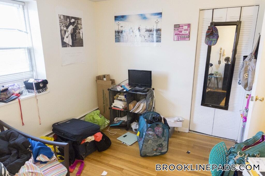 Building Photo - 110 Babcock St